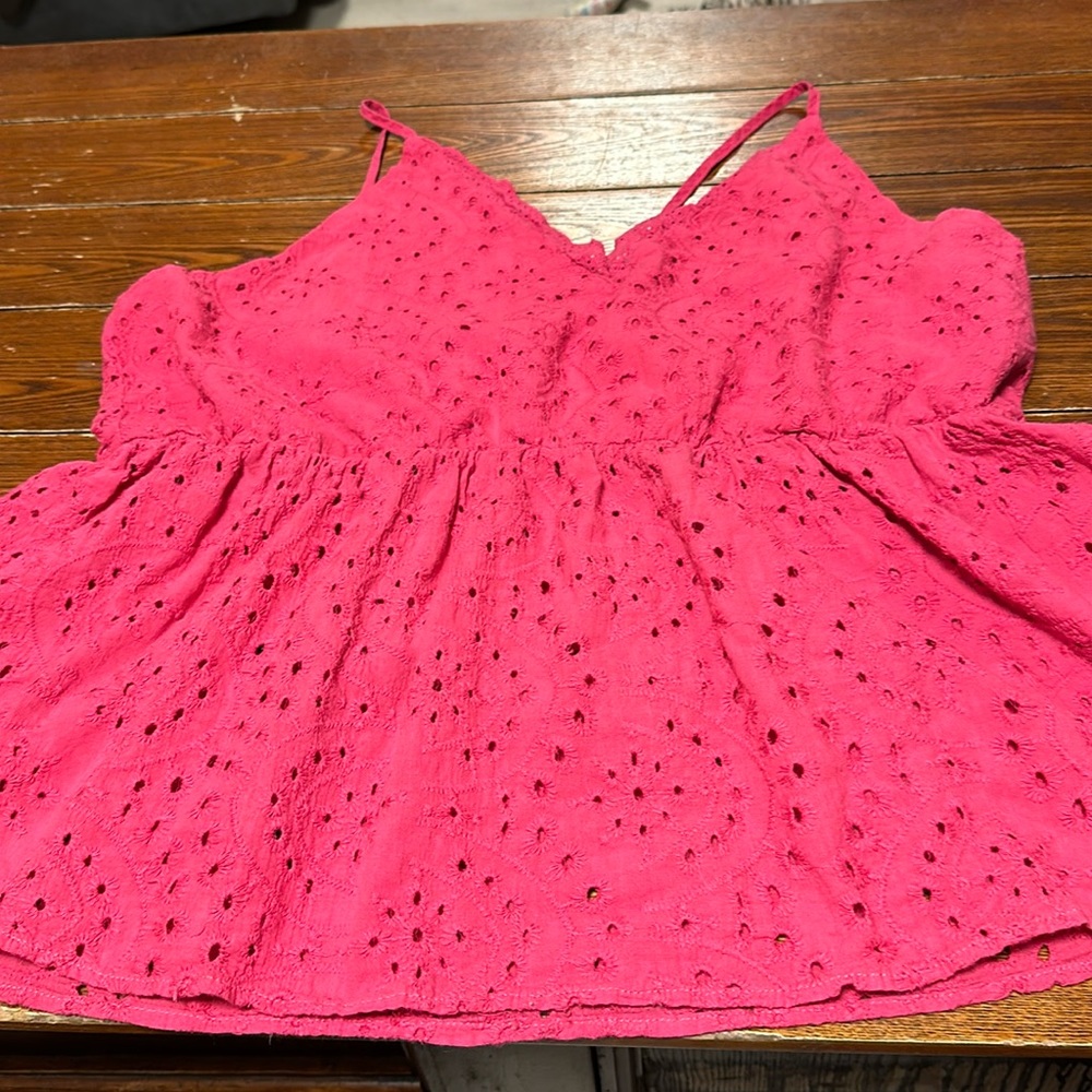 Pink tank top.  Says 3x but probably a large